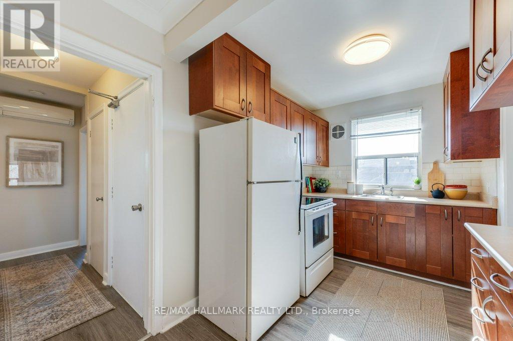 Upper - 225 Woodville Avenue, Toronto, Ontario  M4J 2R4 - Photo 11 - E13109878