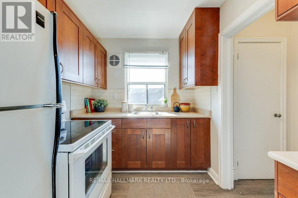 Upper - 225 Woodville Avenue, Toronto, Ontario  M4J 2R4 - Photo 12 - E13109878