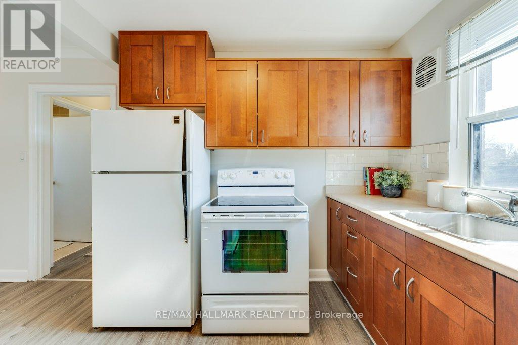 Upper - 225 Woodville Avenue, Toronto, Ontario  M4J 2R4 - Photo 13 - E13109878