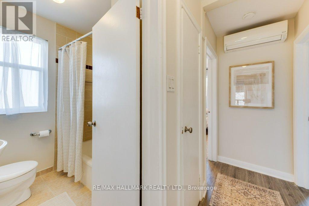 Upper - 225 Woodville Avenue, Toronto, Ontario  M4J 2R4 - Photo 17 - E13109878