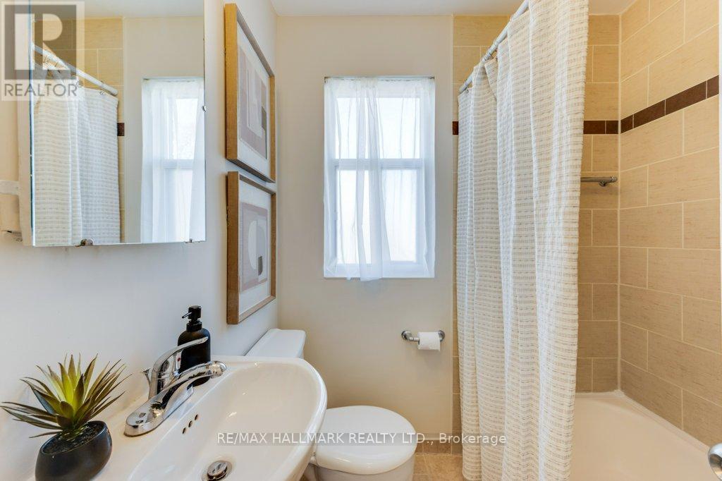 Upper - 225 Woodville Avenue, Toronto, Ontario  M4J 2R4 - Photo 18 - E13109878