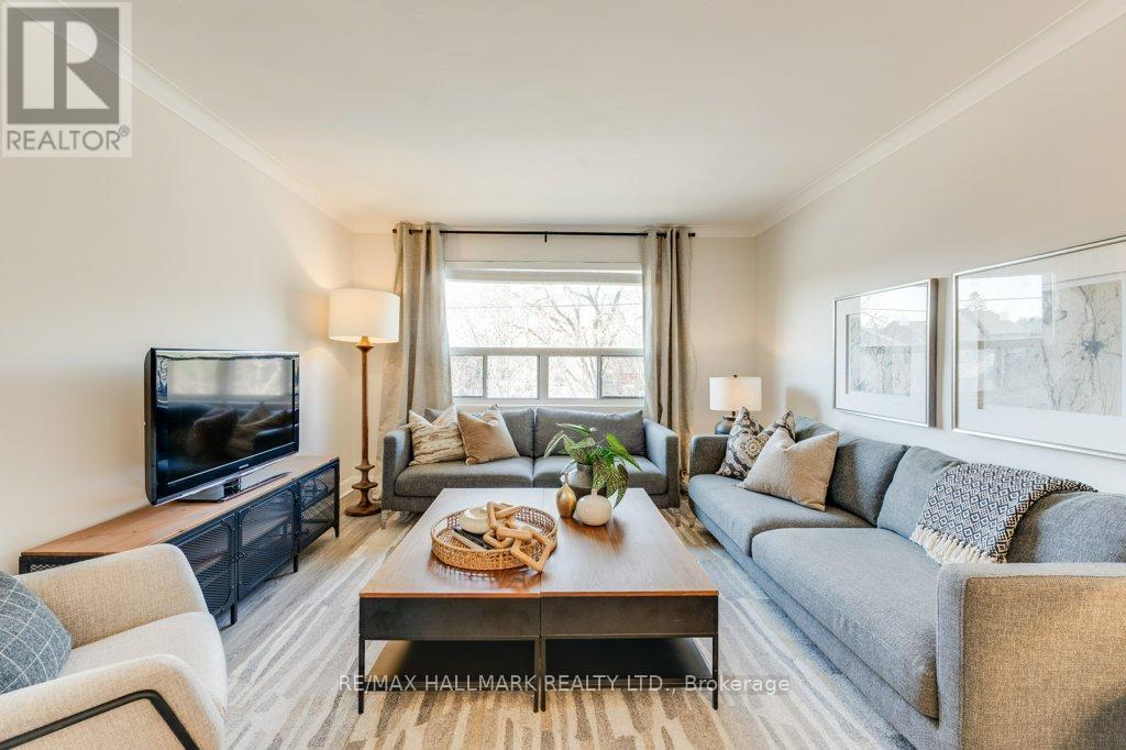 Upper - 225 Woodville Avenue, Toronto, Ontario  M4J 2R4 - Photo 2 - E13109878
