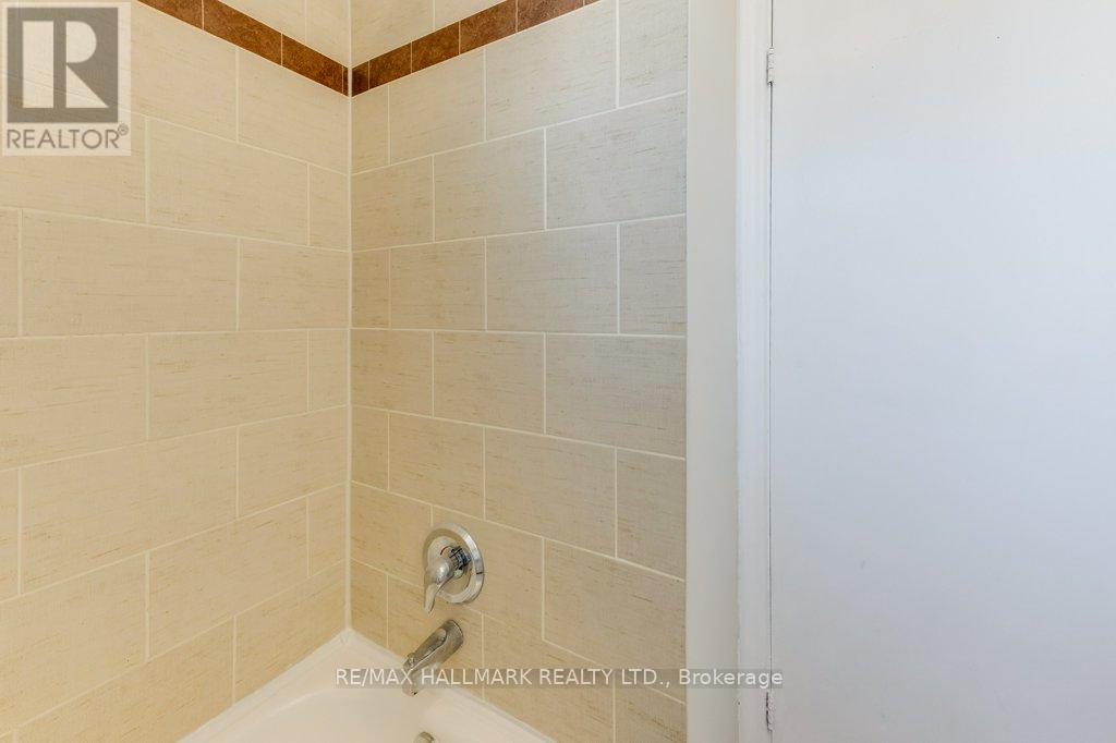 Upper - 225 Woodville Avenue, Toronto, Ontario  M4J 2R4 - Photo 21 - E13109878