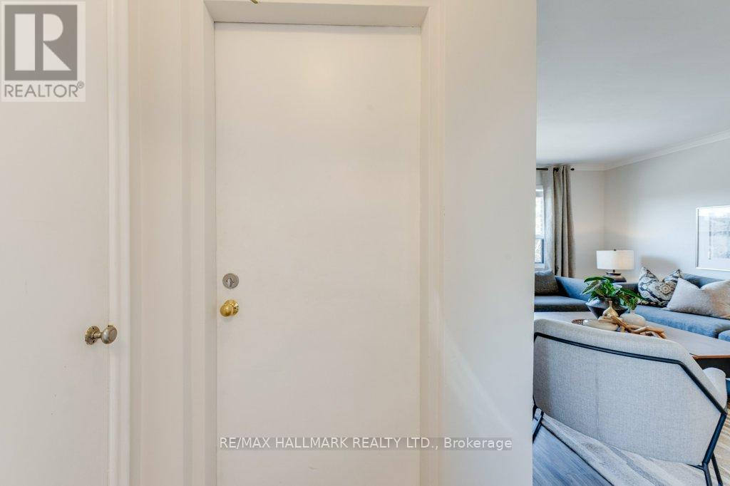 Upper - 225 Woodville Avenue, Toronto, Ontario  M4J 2R4 - Photo 34 - E13109878