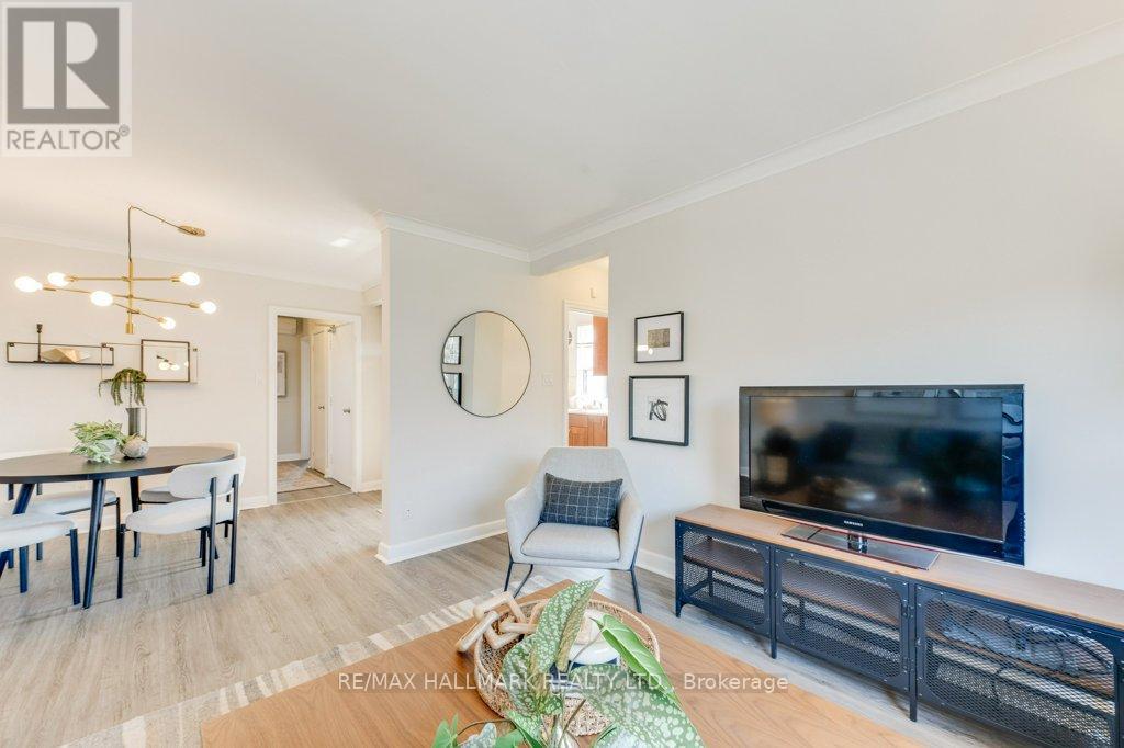 Upper - 225 Woodville Avenue, Toronto, Ontario  M4J 2R4 - Photo 6 - E13109878