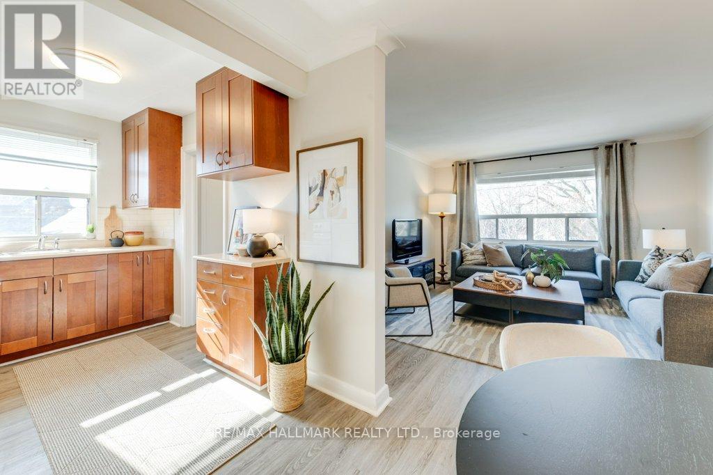 Upper - 225 Woodville Avenue, Toronto, Ontario  M4J 2R4 - Photo 9 - E13109878