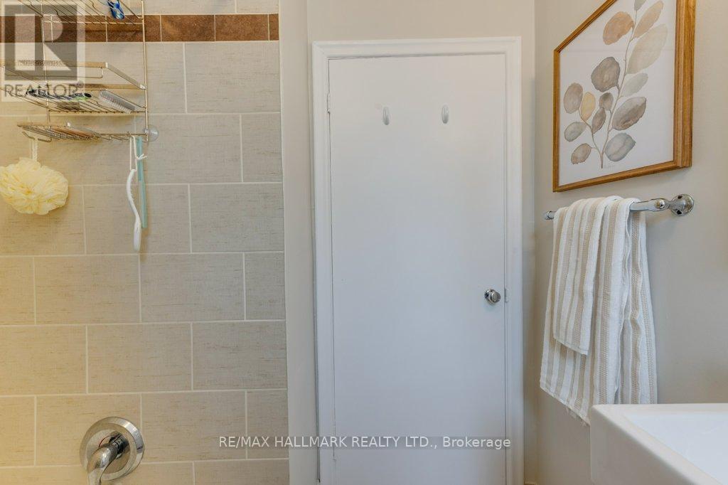 Main - 225 Woodville Avenue, Toronto, Ontario  M4J 2R4 - Photo 21 - E13109918