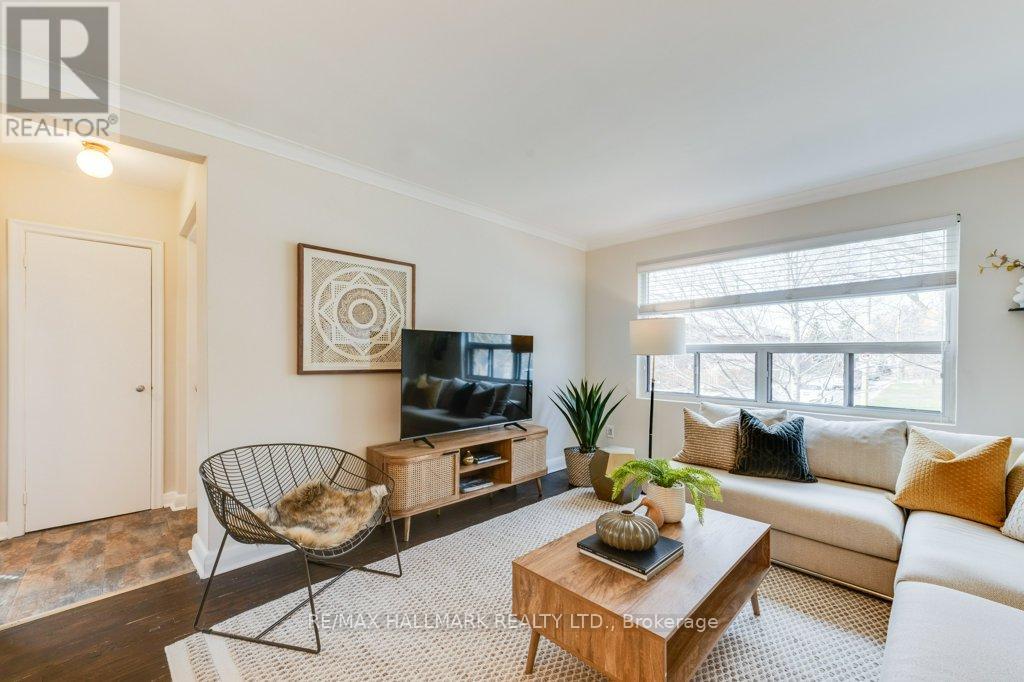 Main - 225 Woodville Avenue, Toronto, Ontario  M4J 2R4 - Photo 3 - E13109918