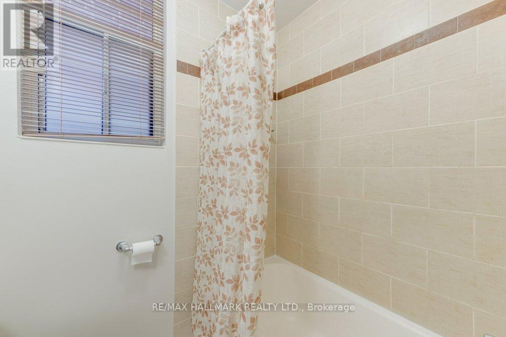 Lower - 225 Woodville Avenue, Toronto, Ontario  M4J 2R4 - Photo 17 - E13109946