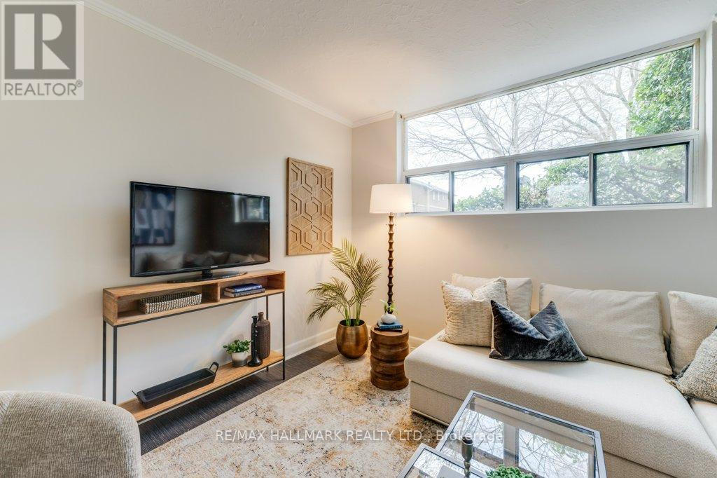Lower - 225 Woodville Avenue, Toronto, Ontario  M4J 2R4 - Photo 2 - E13109946