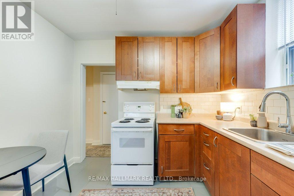 Lower - 225 Woodville Avenue, Toronto, Ontario  M4J 2R4 - Photo 8 - E13109946