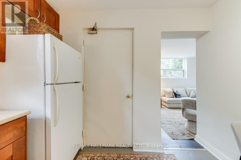 Lower - 225 Woodville Avenue, Toronto, Ontario  M4J 2R4 - Photo 9 - E13109946