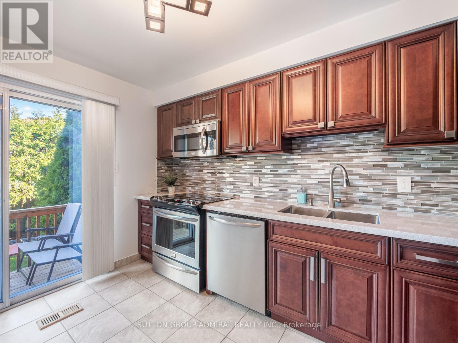 120 Glenmanor Way, Vaughan, Ontario  L4J 3E5 - Photo 11 - N13109780