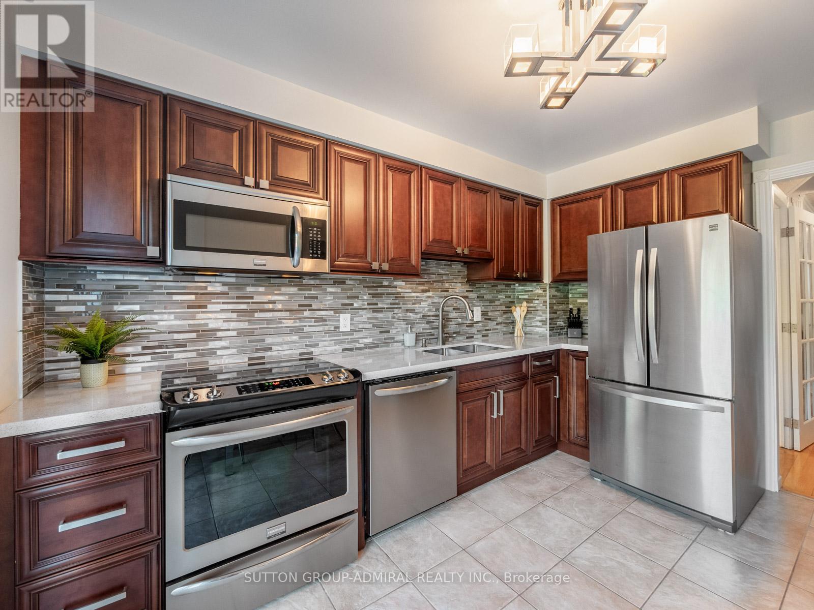 120 Glenmanor Way, Vaughan, Ontario  L4J 3E5 - Photo 12 - N13109780