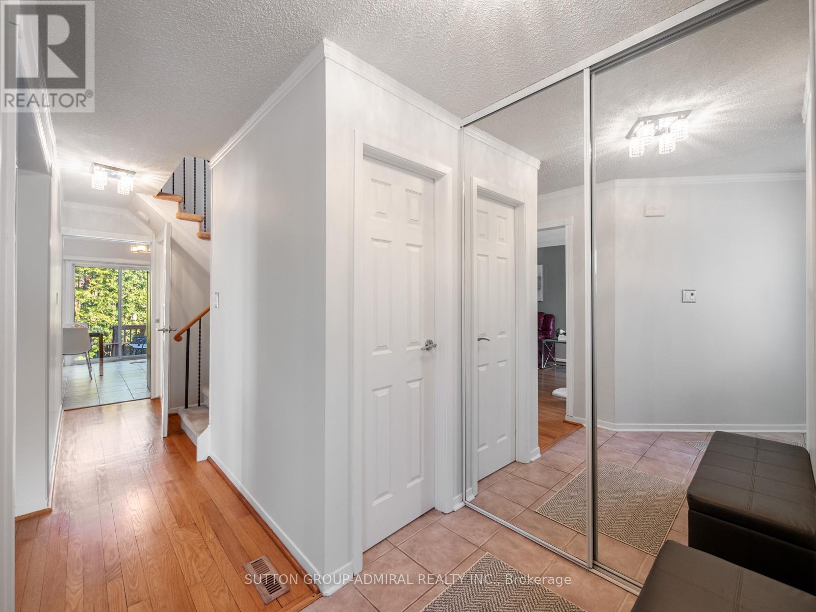 120 Glenmanor Way, Vaughan, Ontario  L4J 3E5 - Photo 4 - N13109780