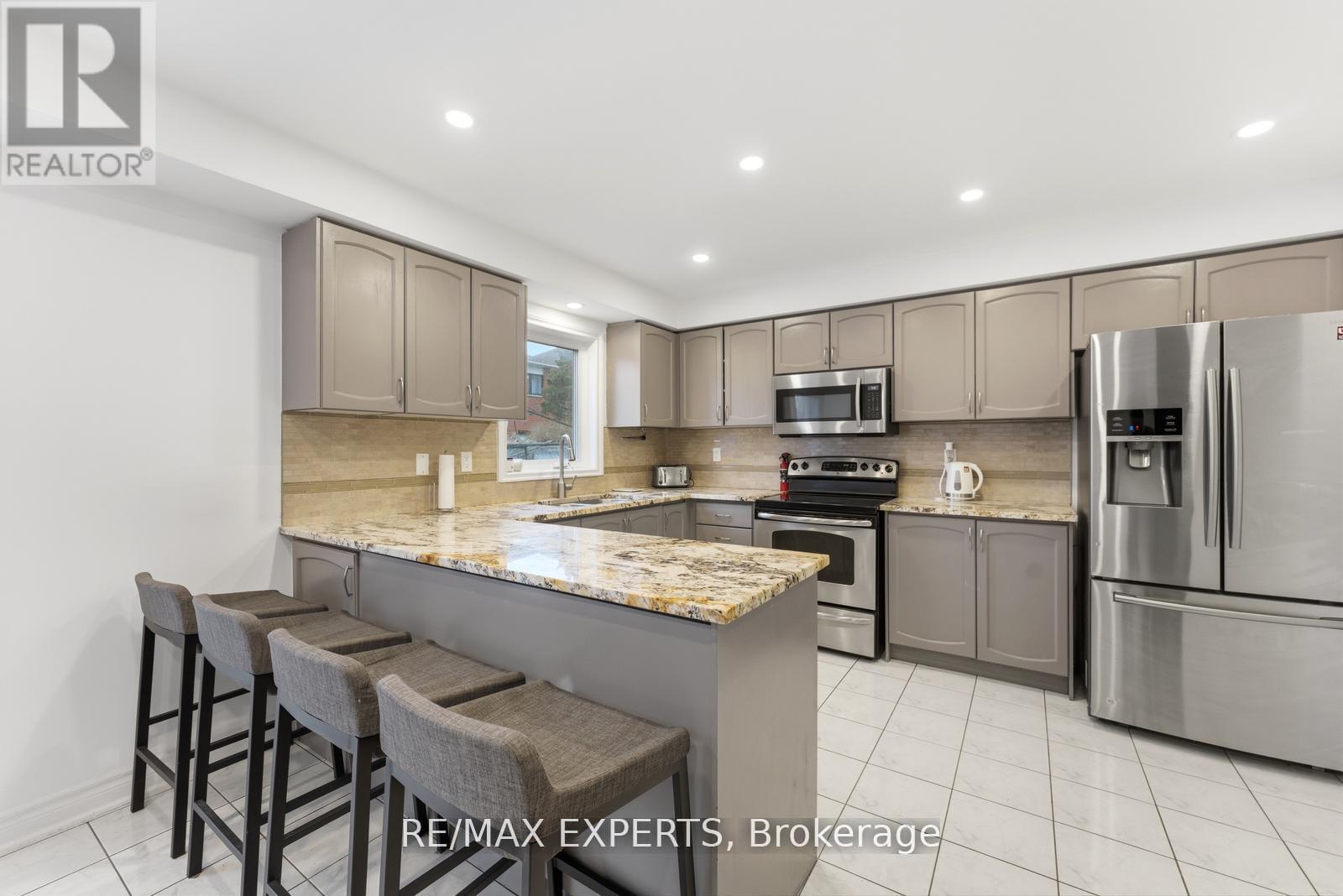 22 Wedgewood Place, Vaughan, Ontario  L4K 4X7 - Photo 10 - N13109868