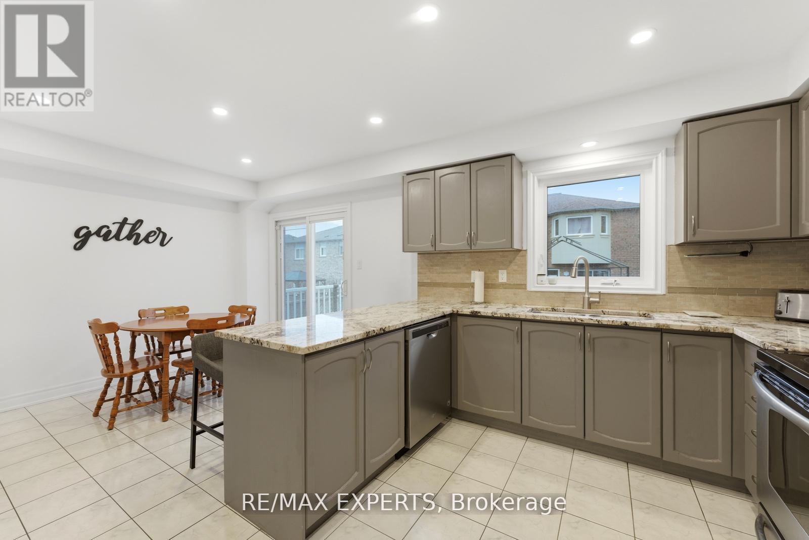 22 Wedgewood Place, Vaughan, Ontario  L4K 4X7 - Photo 13 - N13109868