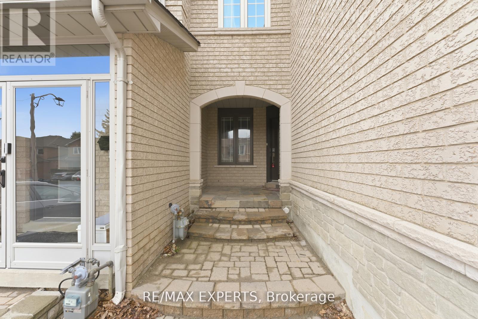 22 Wedgewood Place, Vaughan, Ontario  L4K 4X7 - Photo 2 - N13109868