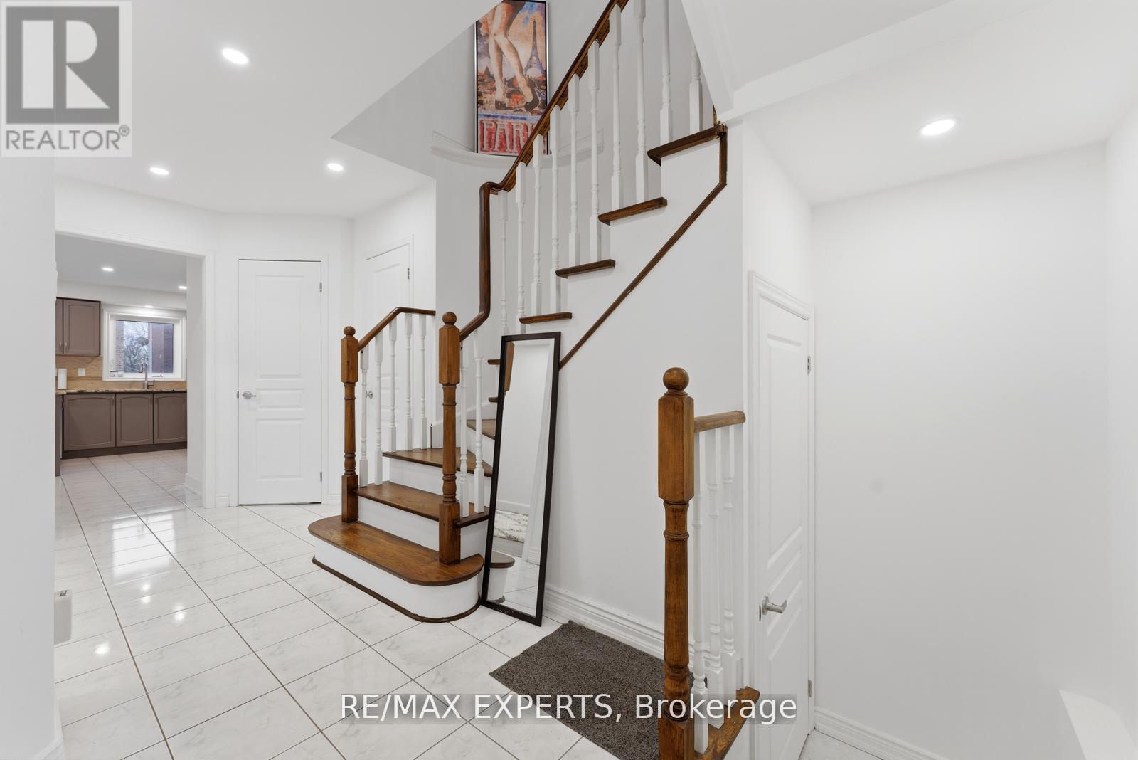 22 Wedgewood Place, Vaughan, Ontario  L4K 4X7 - Photo 4 - N13109868