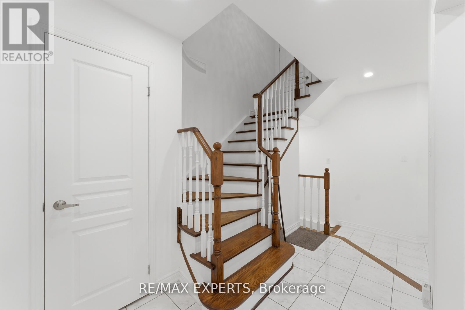 22 Wedgewood Place, Vaughan, Ontario  L4K 4X7 - Photo 5 - N13109868