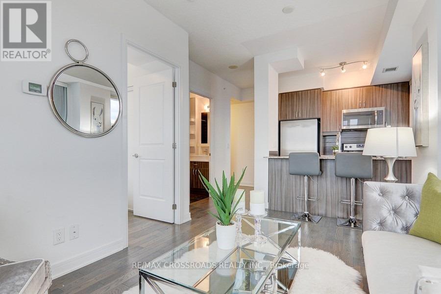 1704 - 9201 Yonge Street, Richmond Hill, Ontario  L4C 6Z2 - Photo 11 - N13109934