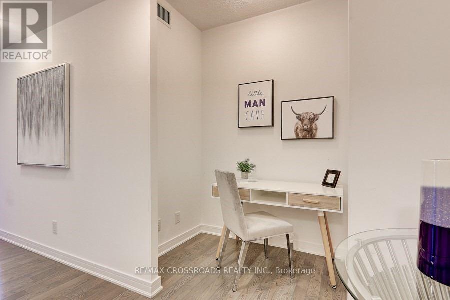 1704 - 9201 Yonge Street, Richmond Hill, Ontario  L4C 6Z2 - Photo 3 - N13109934