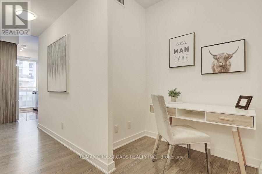 1704 - 9201 Yonge Street, Richmond Hill, Ontario  L4C 6Z2 - Photo 5 - N13109934