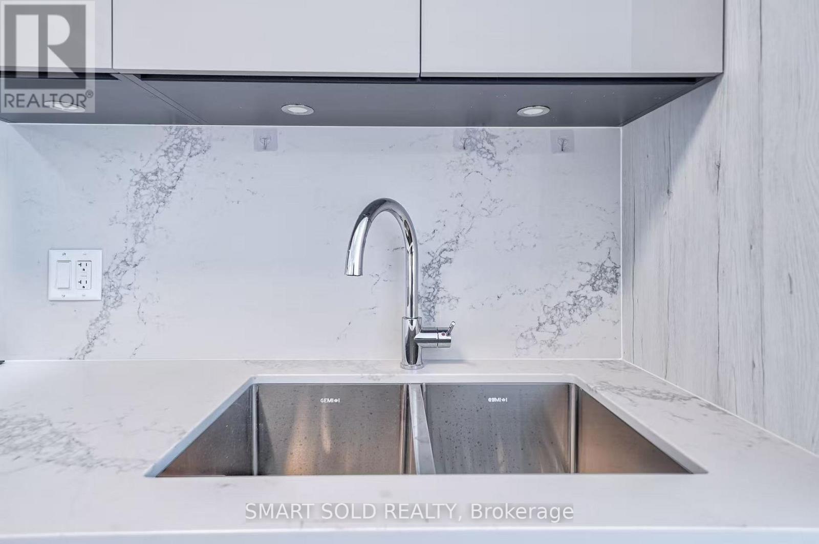 2701 - 8 Water Walk Drive, Markham, Ontario  L3R 6L4 - Photo 19 - N13109942