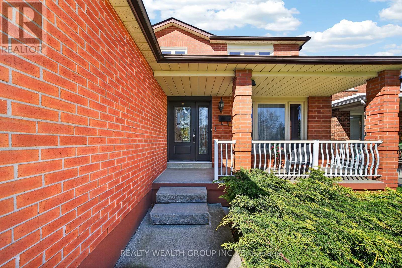 42 Cherhill Drive, Vaughan, Ontario  L6A 1H6 - Photo 3 - N13109956