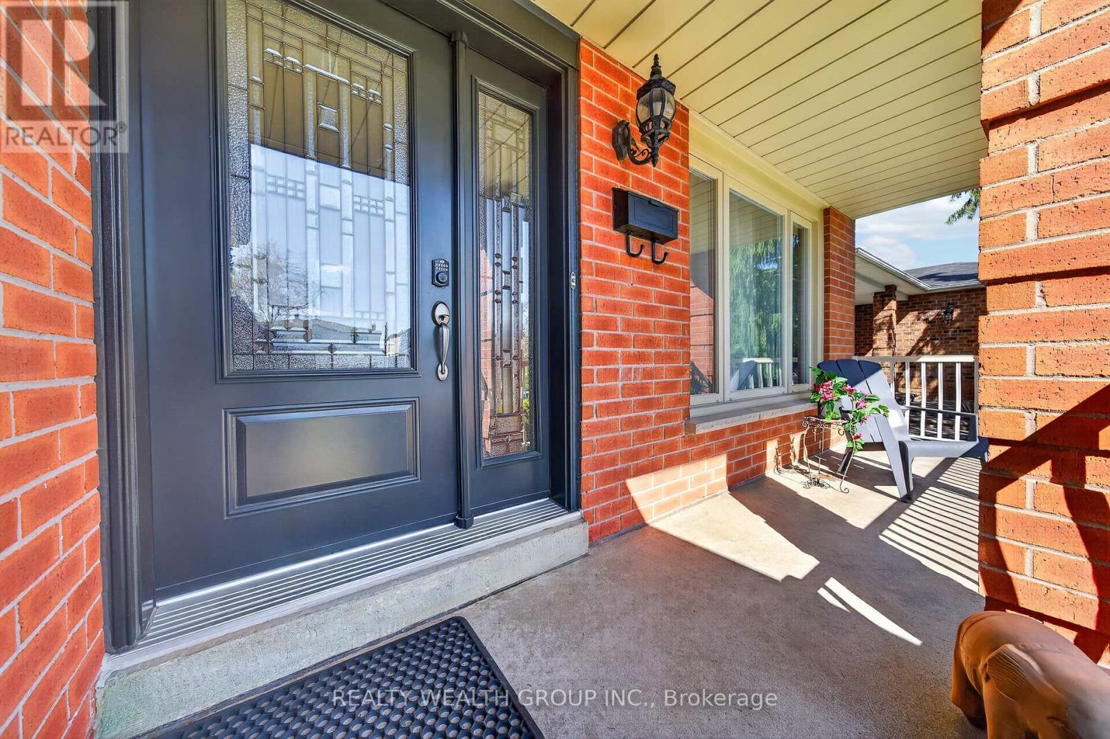 42 Cherhill Drive, Vaughan, Ontario  L6A 1H6 - Photo 4 - N13109956