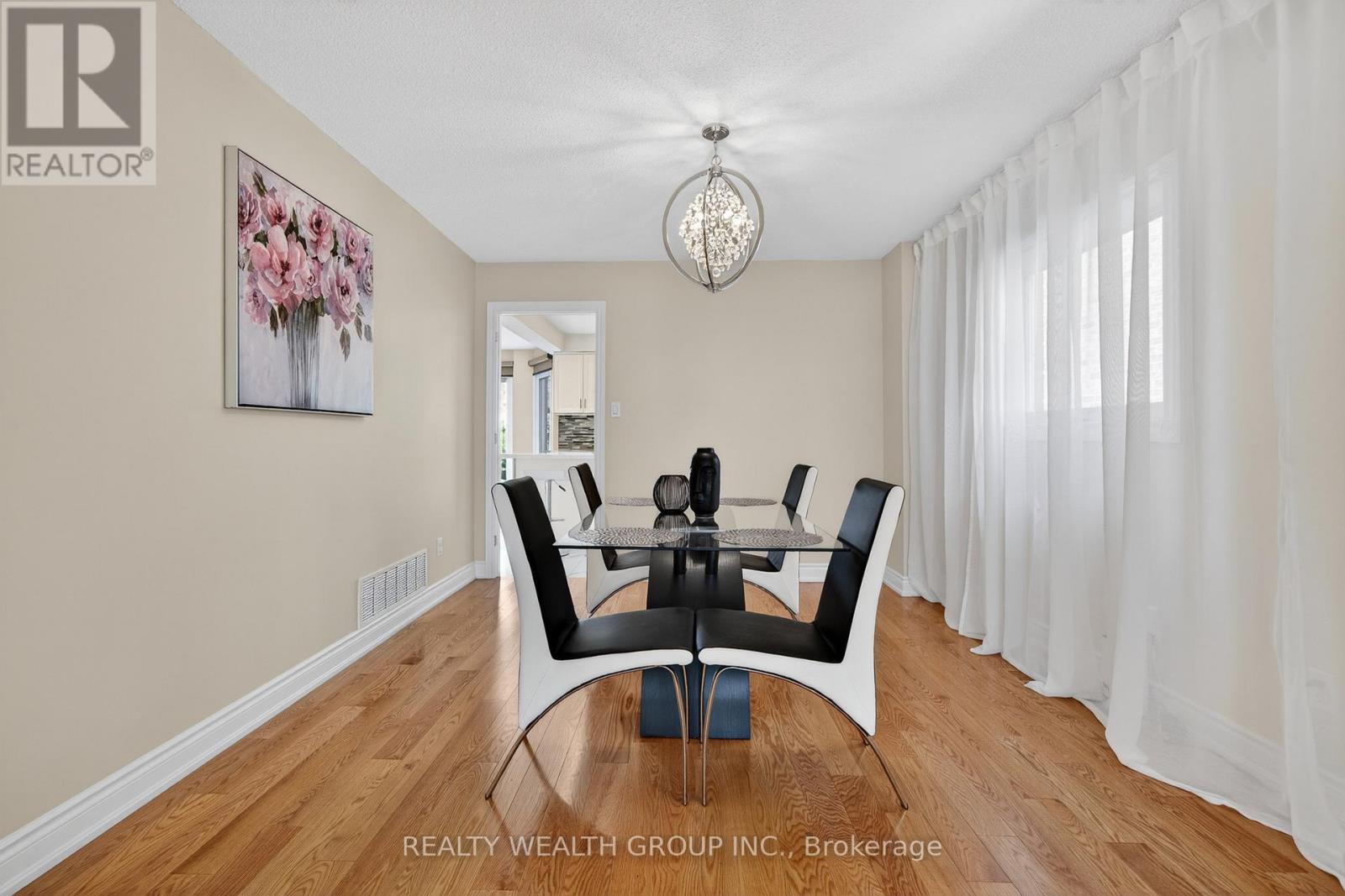 42 Cherhill Drive, Vaughan, Ontario  L6A 1H6 - Photo 7 - N13109956