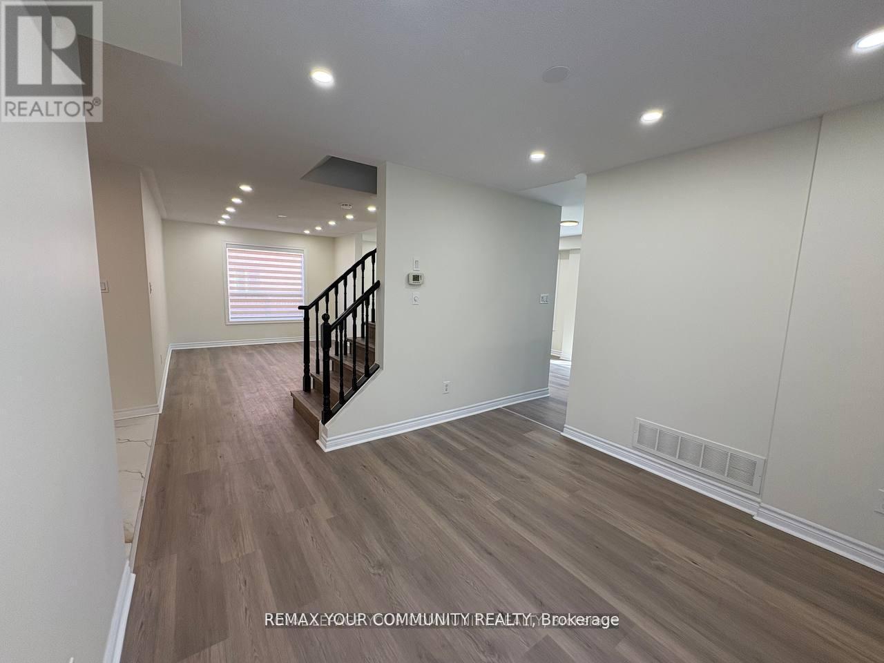52 Stanley Street, Barrie, Ontario  L4M 6V6 - Photo 10 - S13109898
