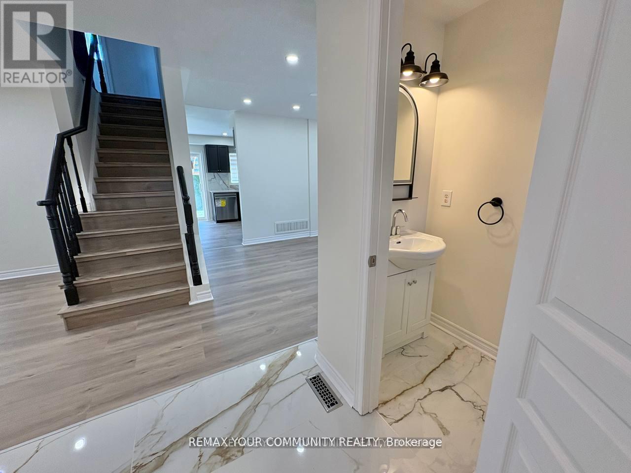 52 Stanley Street, Barrie, Ontario  L4M 6V6 - Photo 14 - S13109898