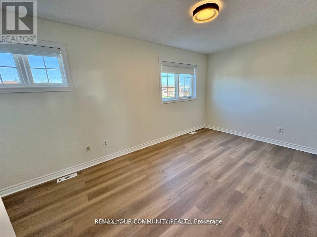52 Stanley Street, Barrie, Ontario  L4M 6V6 - Photo 18 - S13109898