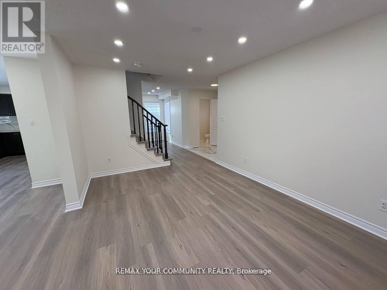 52 Stanley Street, Barrie, Ontario  L4M 6V6 - Photo 20 - S13109898