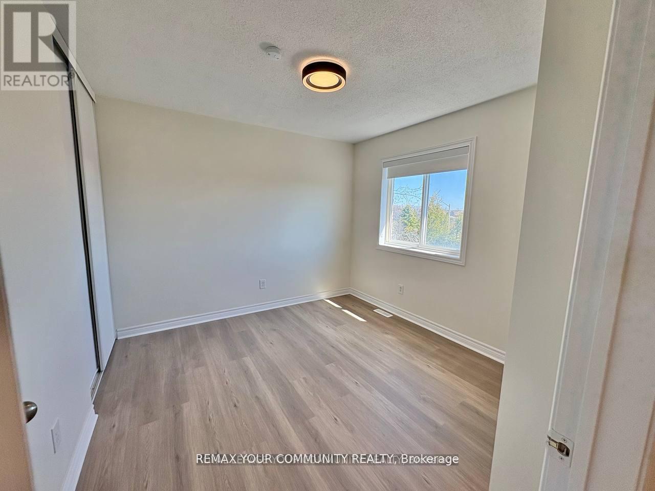 52 Stanley Street, Barrie, Ontario  L4M 6V6 - Photo 22 - S13109898