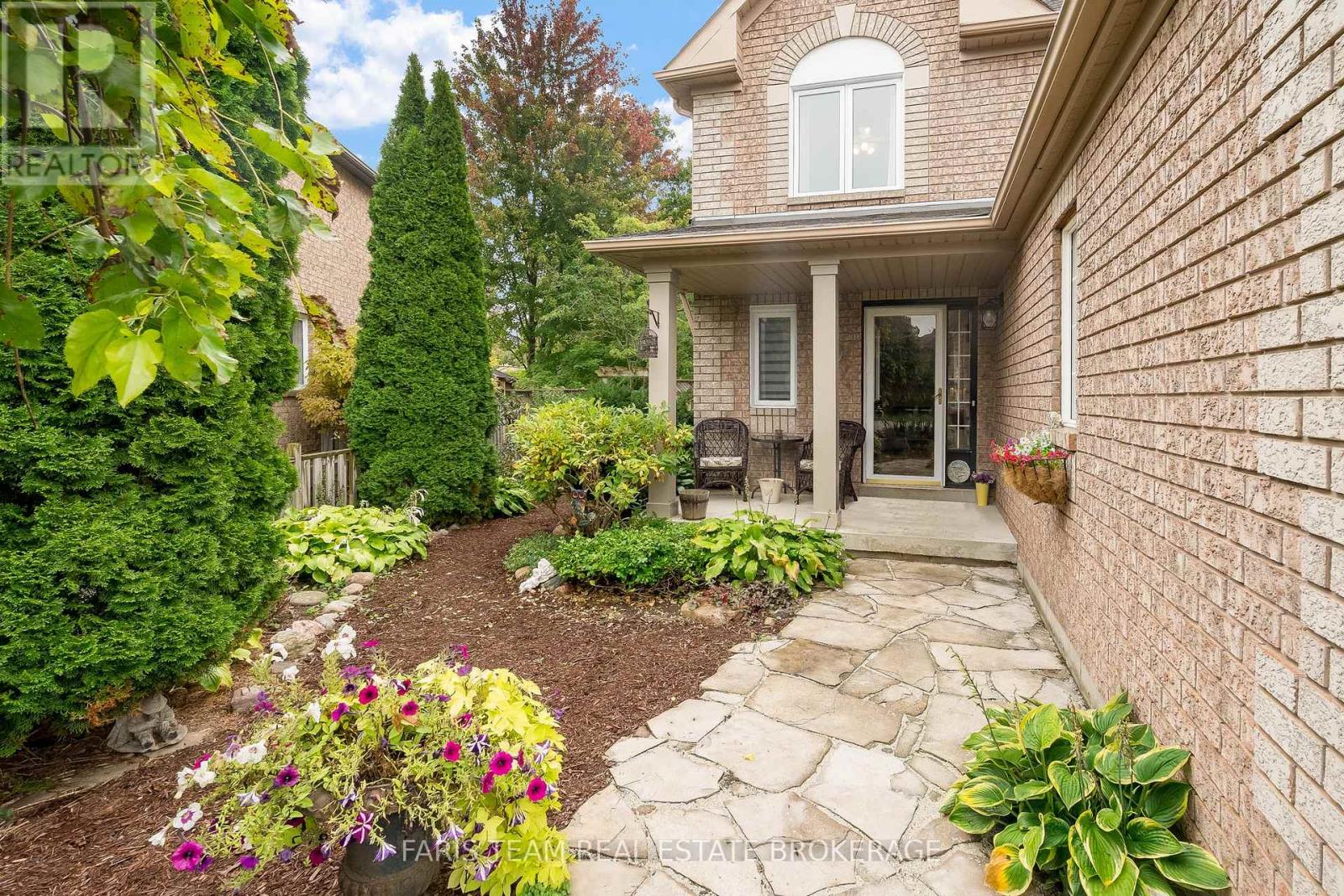 92 Brighton Road, Barrie, Ontario  L4M 6S3 - Photo 3 - S13109904
