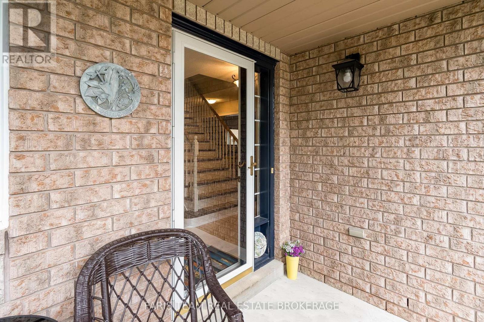 92 Brighton Road, Barrie, Ontario  L4M 6S3 - Photo 4 - S13109904