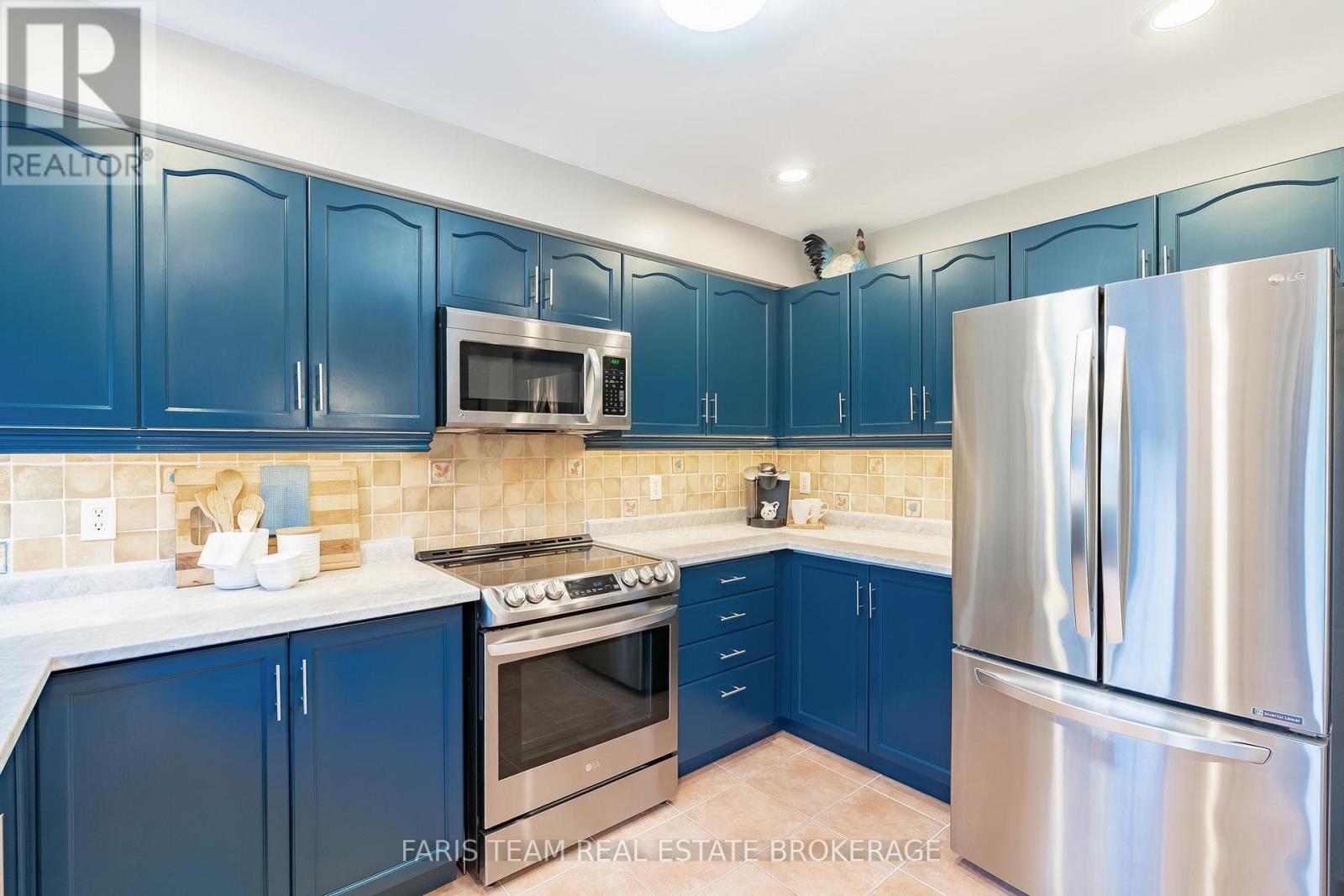 92 Brighton Road, Barrie, Ontario  L4M 6S3 - Photo 7 - S13109904