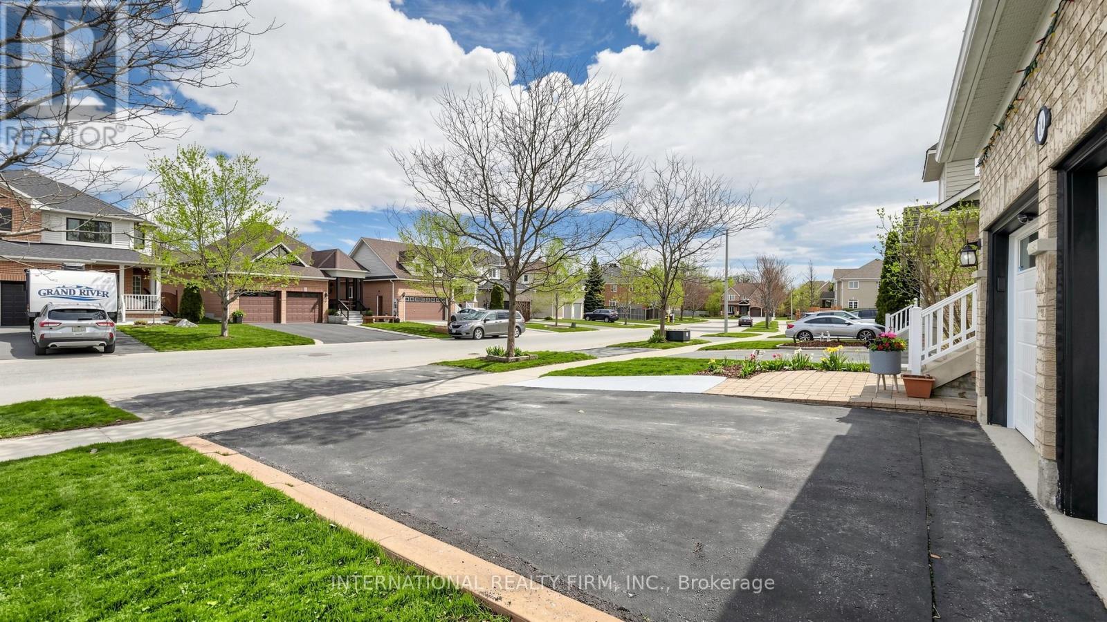 14 Stuart Avenue, Barrie, Ontario  L4M 0A1 - Photo 3 - S13109912