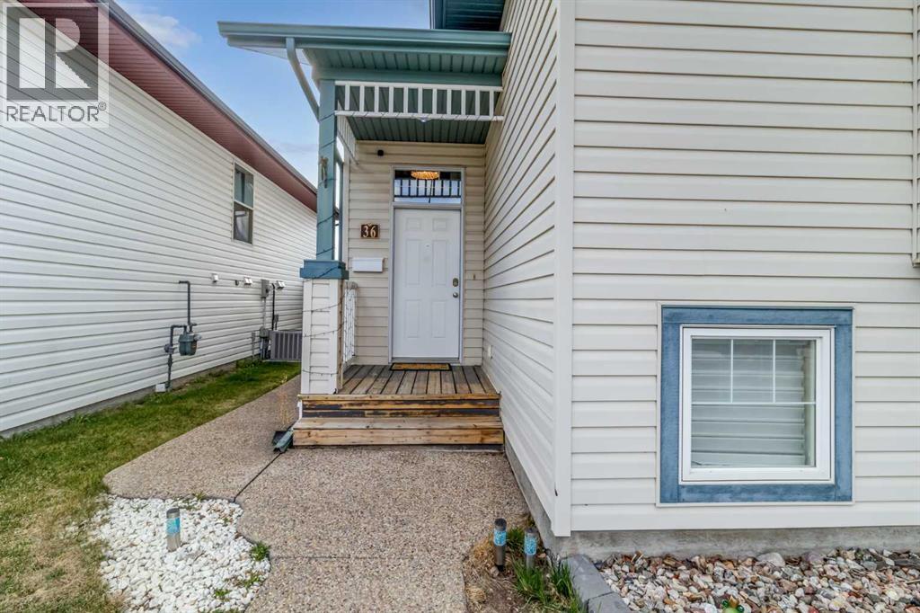 36 Lanterman Close, Red Deer, Alberta  T4R 3K3 - Photo 5 - A2308834