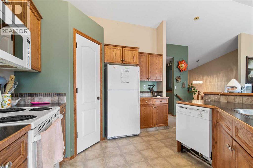 36 Lanterman Close, Red Deer, Alberta  T4R 3K3 - Photo 10 - A2308834