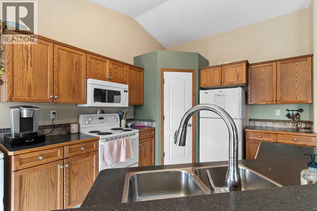 36 Lanterman Close, Red Deer, Alberta  T4R 3K3 - Photo 9 - A2308834
