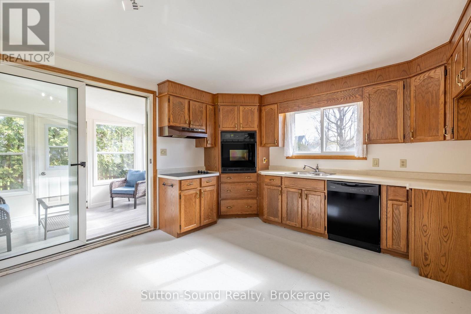 448 Isaac Street, South Bruce Peninsula, Ontario  N0H 2T0 - Photo 10 - X13110040