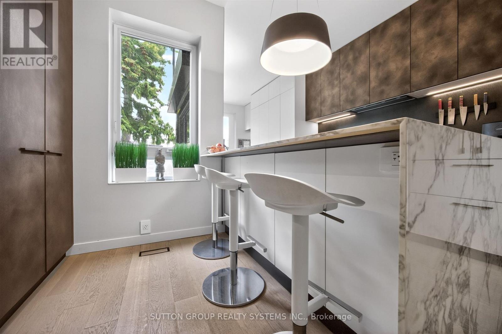 82 Kenneth Avenue, Toronto, Ontario  M6P 1J3 - Photo 14 - W13109742