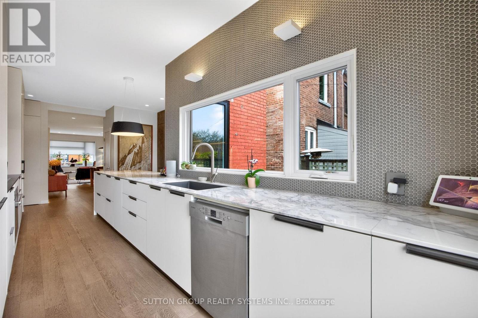 82 Kenneth Avenue, Toronto, Ontario  M6P 1J3 - Photo 16 - W13109742