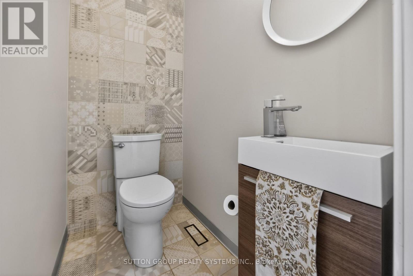 82 Kenneth Avenue, Toronto, Ontario  M6P 1J3 - Photo 17 - W13109742