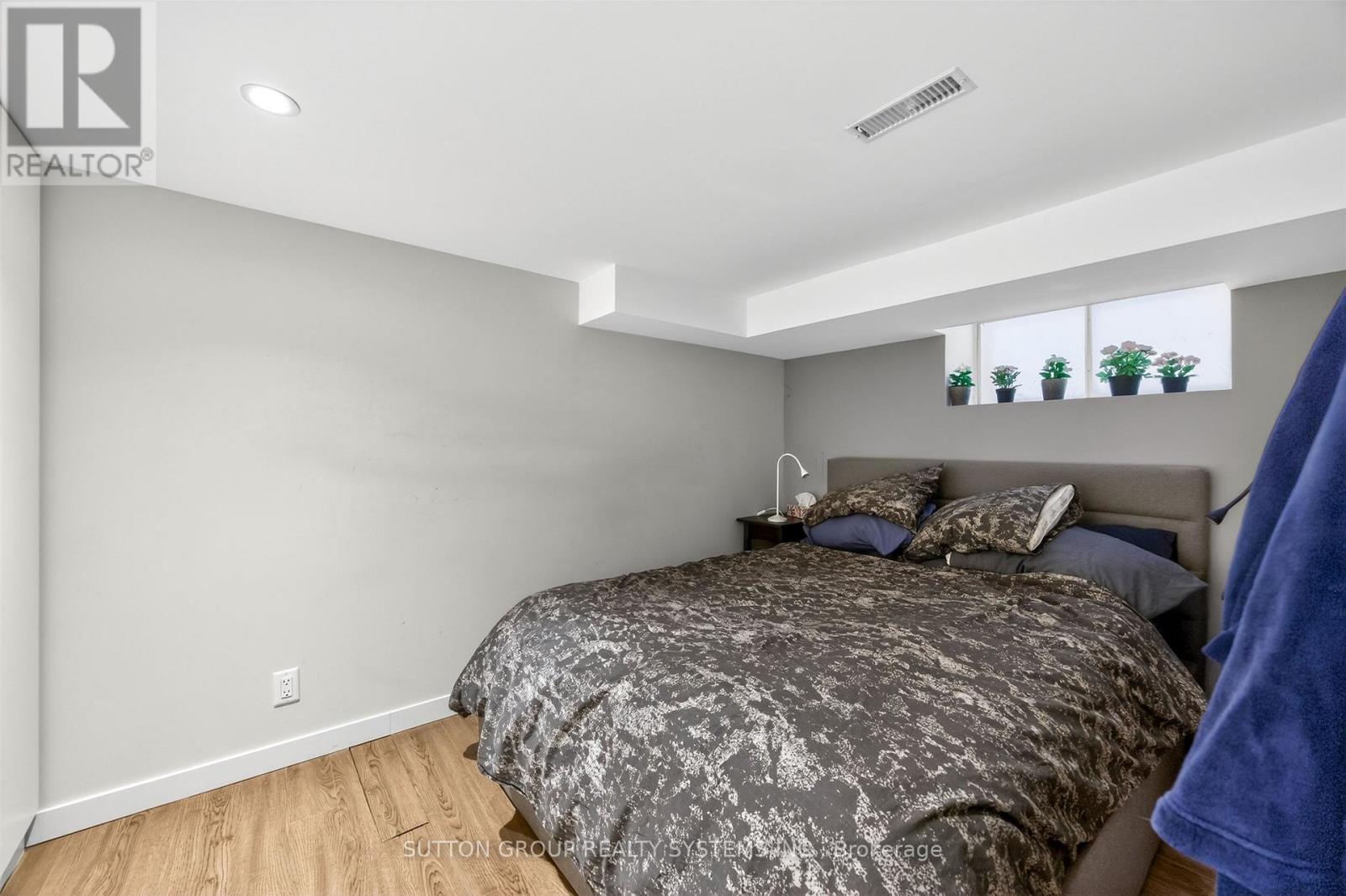 82 Kenneth Avenue, Toronto, Ontario  M6P 1J3 - Photo 33 - W13109742