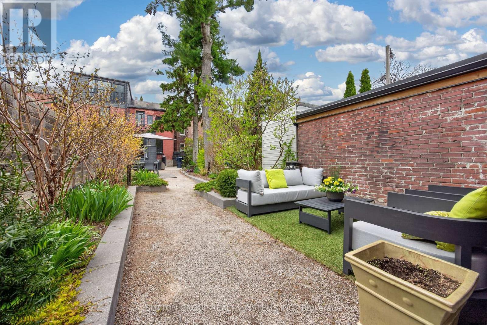82 Kenneth Avenue, Toronto, Ontario  M6P 1J3 - Photo 39 - W13109742