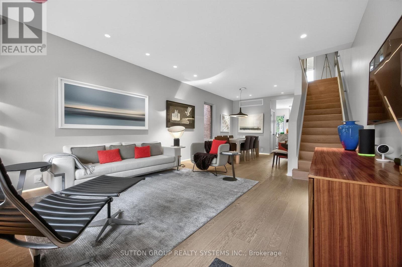 82 Kenneth Avenue, Toronto, Ontario  M6P 1J3 - Photo 4 - W13109742